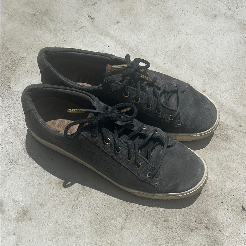 Sperry Black Flats with Modern Design